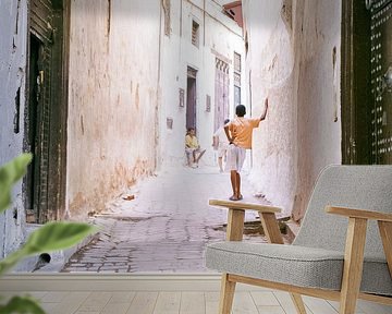Spielende Kinder in den Straßen von Fez | Marokko von Stories by Pien