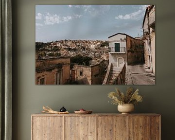 Blick aus der Altstadt von Ragusa, Sizilien Italien von Manon Visser