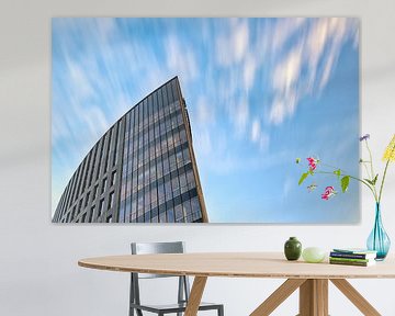 Rabobank Paleiskwartier Den Bosch met drijvende wolken van Ruud Engels