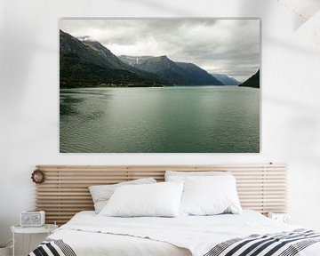 Een meer in Noorwegen met berglandschap | fine art foto print van Karijn | Fine art Natuur en Reis Fotografie
