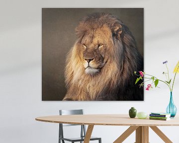 Leeuw: portret van een prachtige leeuw van Marjolein van Middelkoop