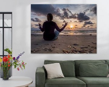 meditieren am Strand an der Nordsee von Animaflora PicsStock