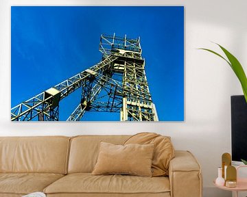 Windtoren met stalen frame van kolenmijn Funke in Essen tegen een blauwe lucht van Dieter Walther