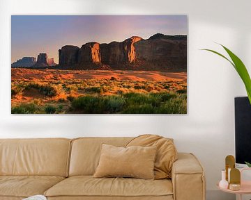 Zonsopkomst in Monument Valley van Henk Meijer Photography
