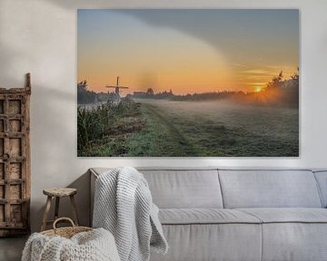 Sonnenaufgang zwischen den Bäumen an der Oukoop-Mühle von Rossum-Fotografie