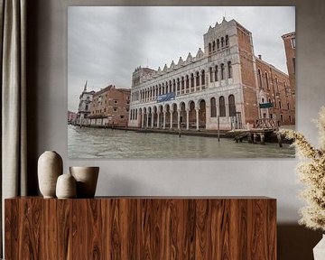 Paleis aan kanaal in oude centrum van Venetie, Italie