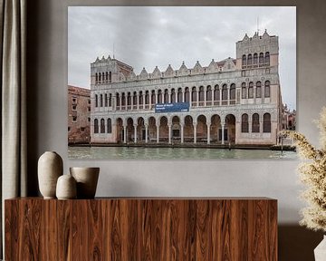 Paleis aan kanaal in oude centrum van Venetie, Italie