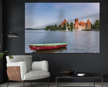 Trakai kasteel en een klein bootje in het Galve meer