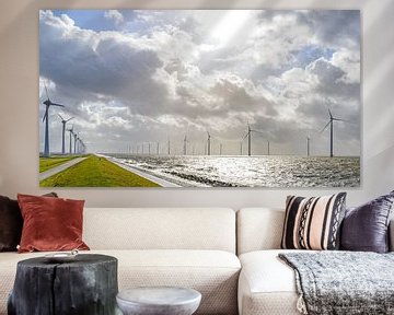Windpark met windturbines aan de oever van het IJsselmeer in de Noordoostpolder van Sjoerd van der Wal
