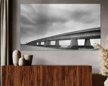 Ketelbrug à Flevoland pendant une tempête d'hiver en noir et blanc sur Sjoerd van der Wal Photographie