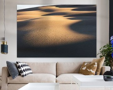 First sunlight in Australia's dunes by Rob van Esch