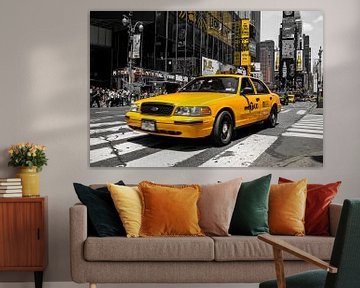 Yellow Cab on Times Square van Hannes Cmarits