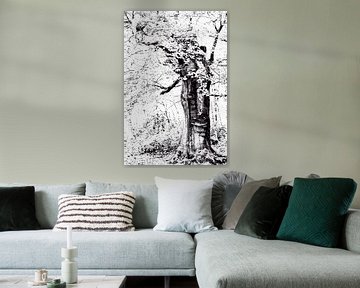 Man in the tree (black and white adaptation of a tree trunk in which a face can be seen)