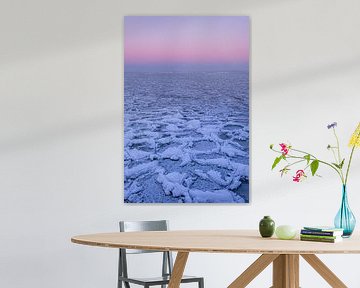Frozen Ijsselmeer in the purple twilight van Jasna Ivankovic
