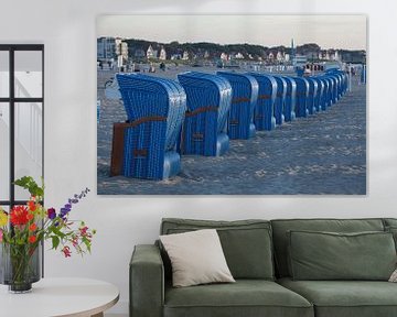 Rostock-Warnemuende : Blauwe strandstoelen, strand in de avondzon