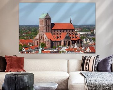 Gezicht op de oude stad en de Nikolai Kerk vanaf de toren van de Georgenkirche, Wismar, Mecklenburg-