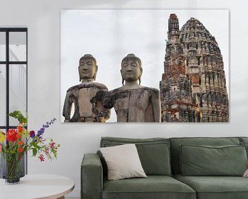 Historische Boeddhabeelden voor tempel in Ayutthaya - Thailand reisprints van Travelaar