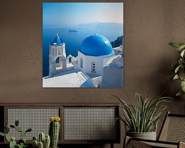 Blauwe koepel, Santorini, Griekenland van Rene van der Meer