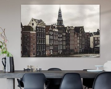 Amsterdamse pakhuizen op Damrak van thomas van der Wijngaard