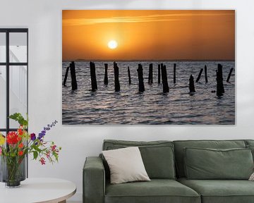 Sonnenuntergang an der Wierumer Strandmauer von Gerry van Roosmalen