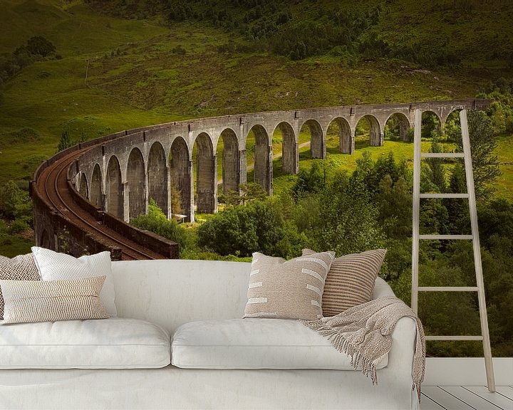 Sfeerimpressie behang: Zonlicht op Glenfinnanviaduct in Schotland van Arja Schrijver Fotografie
