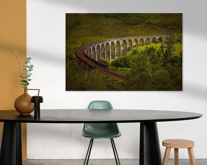 Sfeerimpressie: Zonlicht op Glenfinnanviaduct in Schotland van Arja Schrijver Fotografie