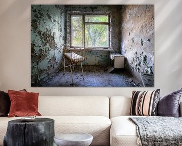 Salle de maternité dans un hôpital abandonné. sur Roman Robroek - Photos de bâtiments abandonnés
