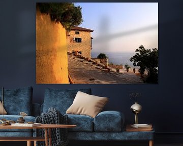 Grieks karakteristiek huisje met uitzicht op zee. Zen, rust