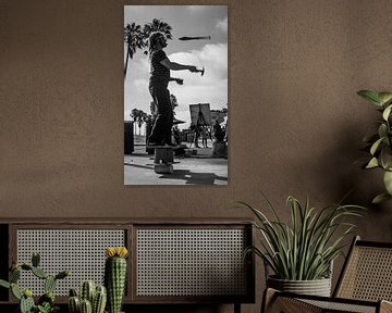 Juggler at Venice Beach by Lars Cremers