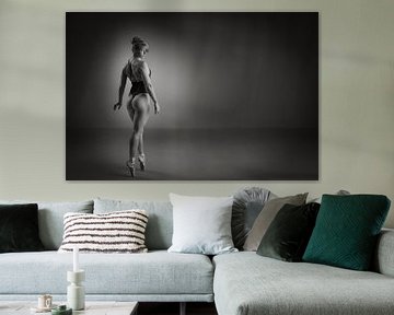 Ballet dancer in lingerie by Retinas Fotografie