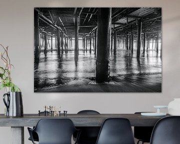 Beautiful lines formed by the pillars of the Santa Monica Pier by Retinas Fotografie