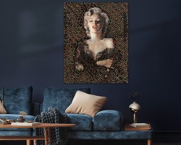 Marilyn Monroe as a pinup in mosaic by Atelier Liesjes