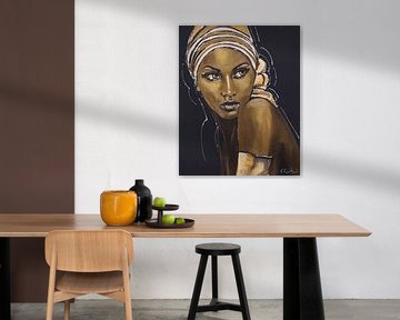 Afrikanische Frau in Gold schwarz von Vrolijk Schilderij