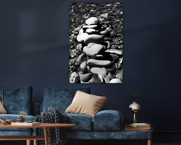 Stenen in rivier in zwart/wit van Anita Hermans