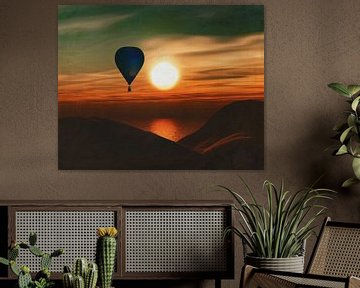 heteluchtballon vaart over de zee in de zonsondergang van Jan Keteleer