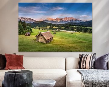 Almwiese im Karwendel Gebirge in den Alpen mit Alpenglühen von Voss Fine Art Fotografie