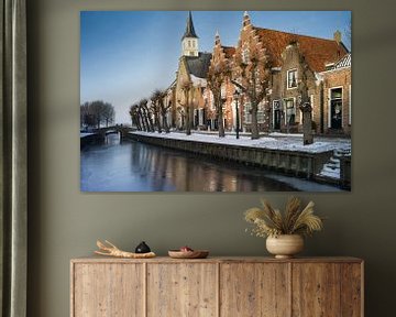 Friese stad Sloten in de winter met gevels en kerk van Henk Vrieselaar