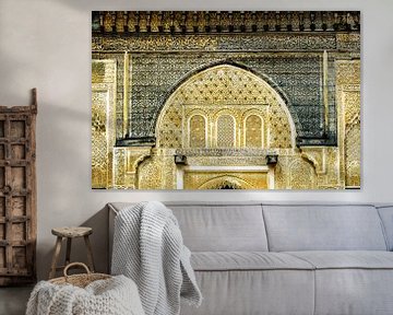 Gevel met Arabische versieringen in een medersa in Fez in Marokko van Dieter Walther