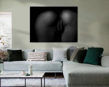 Künstlerischer Akt einer Vagina und eines Gesäßes in Low Key von Art By Dominic