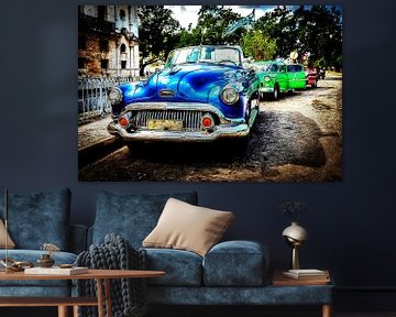 blauer Oldtimer Kabriolet in Altstadt Havanna mehrfachbelichtung  Kuba
