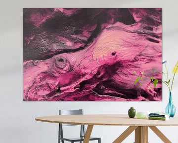 Oud hout vormen in roze abstracte kunst