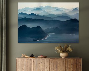 Foggy mountains by Tijmen Hobbel