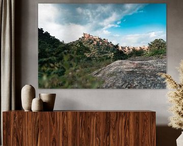 Kumbhalgarh Fort auf einem Berg in Indien.