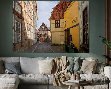 middeleeuwse gebouwen in de oude binnenstad van Quedlinburg van Heiko Kueverling