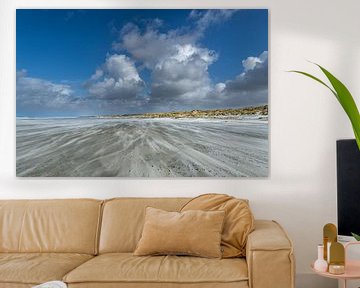 Een mooie dag op het strand met veel wind van Marjolein van Roosmalen