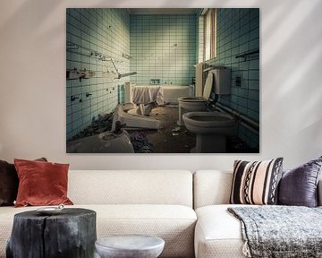 Badkamer in Vervallen Villa van Art By Dominic
