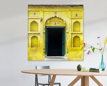 Gelbe Fassade in Orccha, Indien