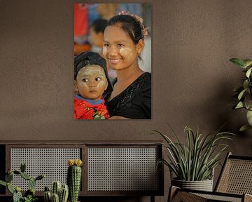 Frau und Sohn in Myanmar von Phil Buckley