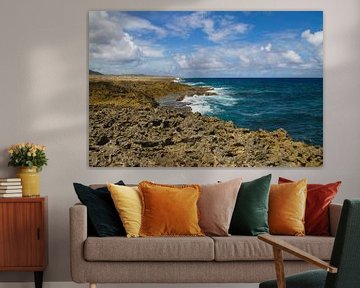 Wellen an der zerklüfteten Nordküste von Curacao von rene marcel originals