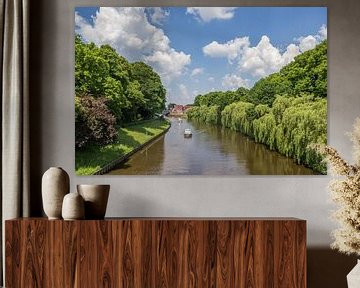 Bootje in de rivier de Ems in Meppen van Marc Venema